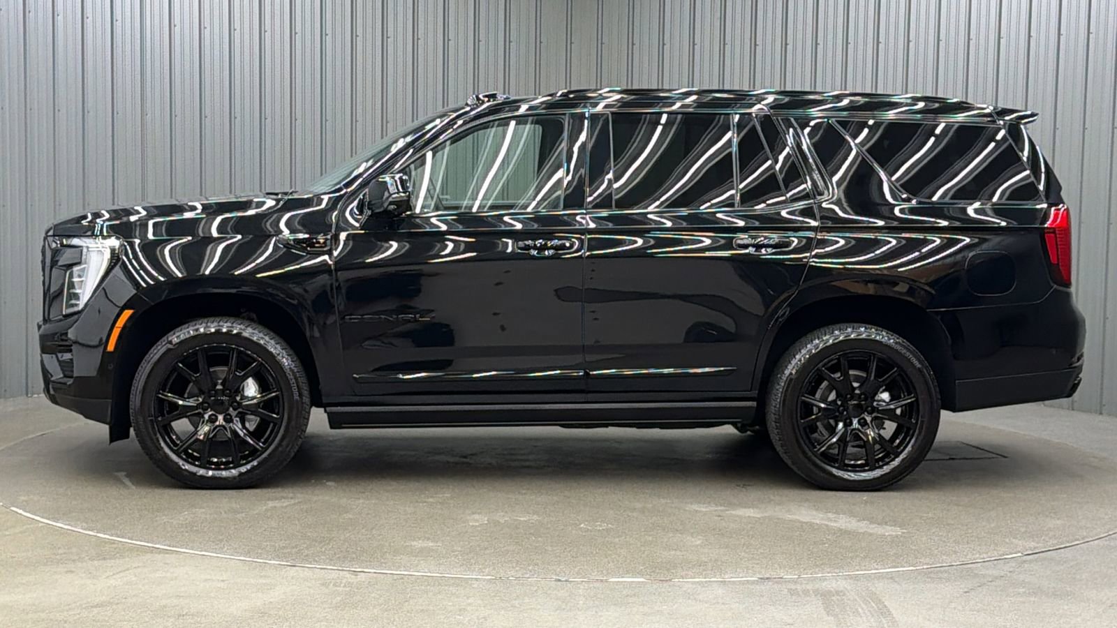 Used 2026 GMC Yukon Denali w/ Sun & Power Step Package AWD/4WD image 2