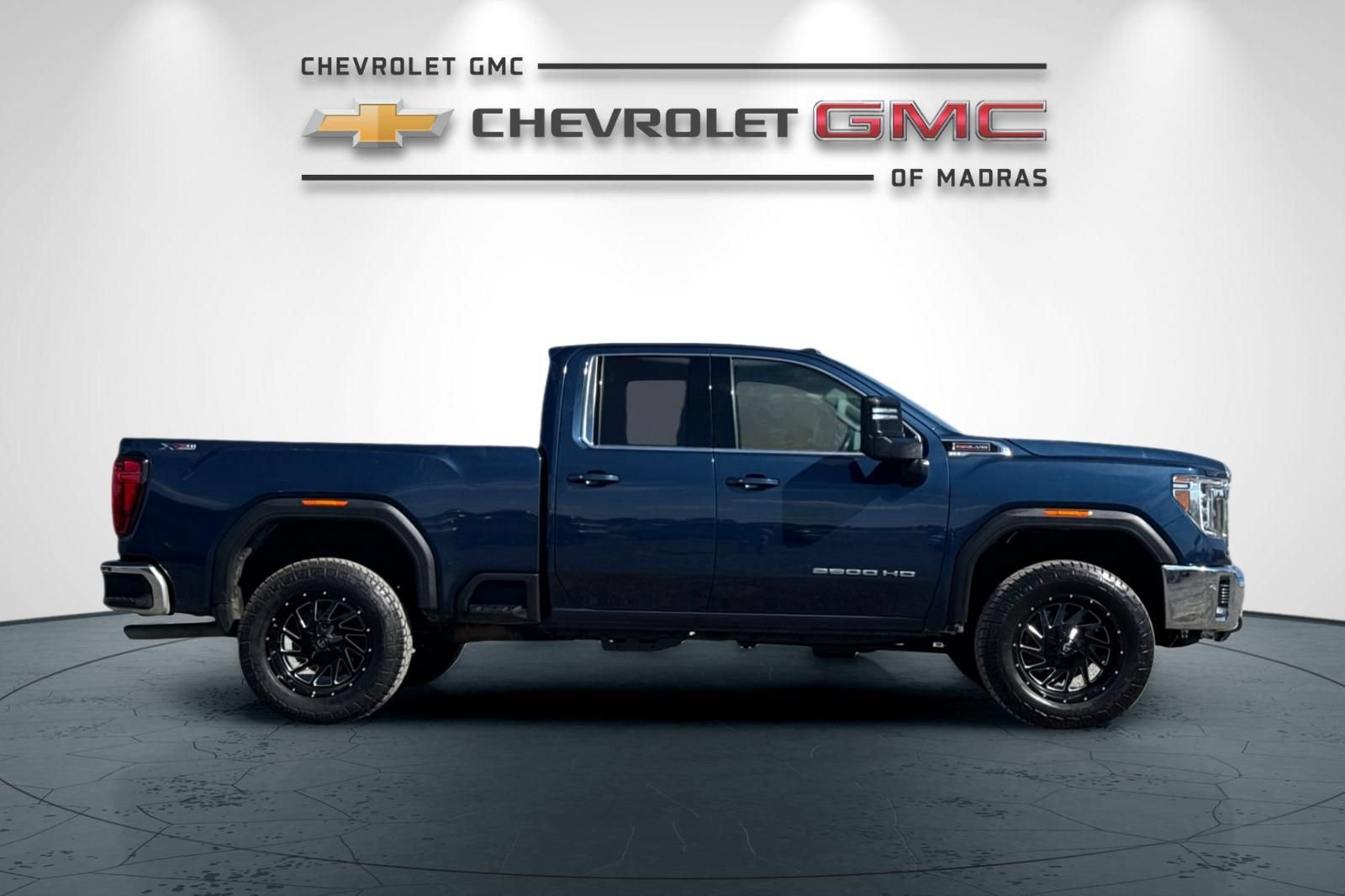 Used 2023 GMC Sierra 2500 SLE w/ SLE Convenience Package AWD/4WD image 2