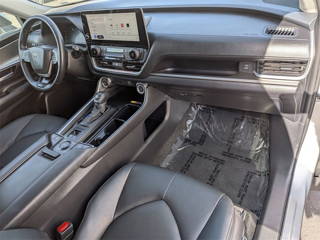 Used 2025 Toyota Grand Highlander AWD image 31
