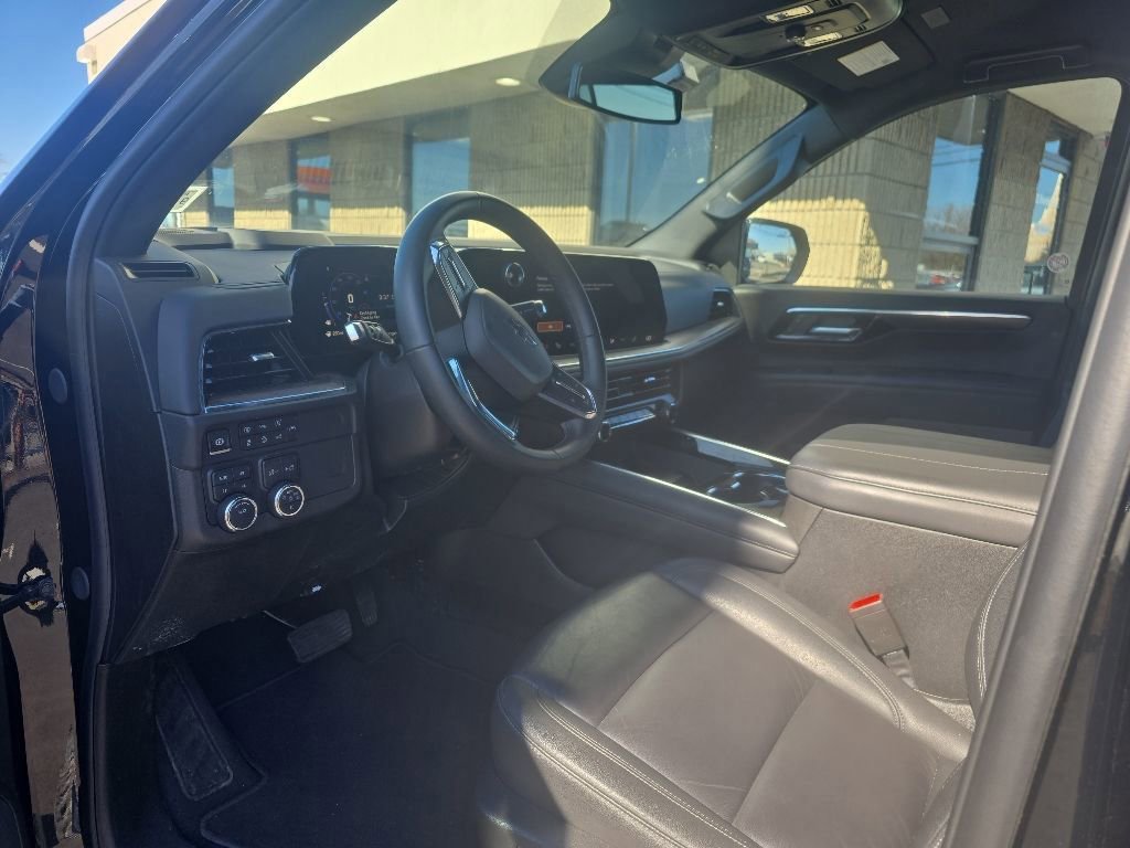 Used 2025 Chevrolet Suburban Z71 AWD/4WD image 6