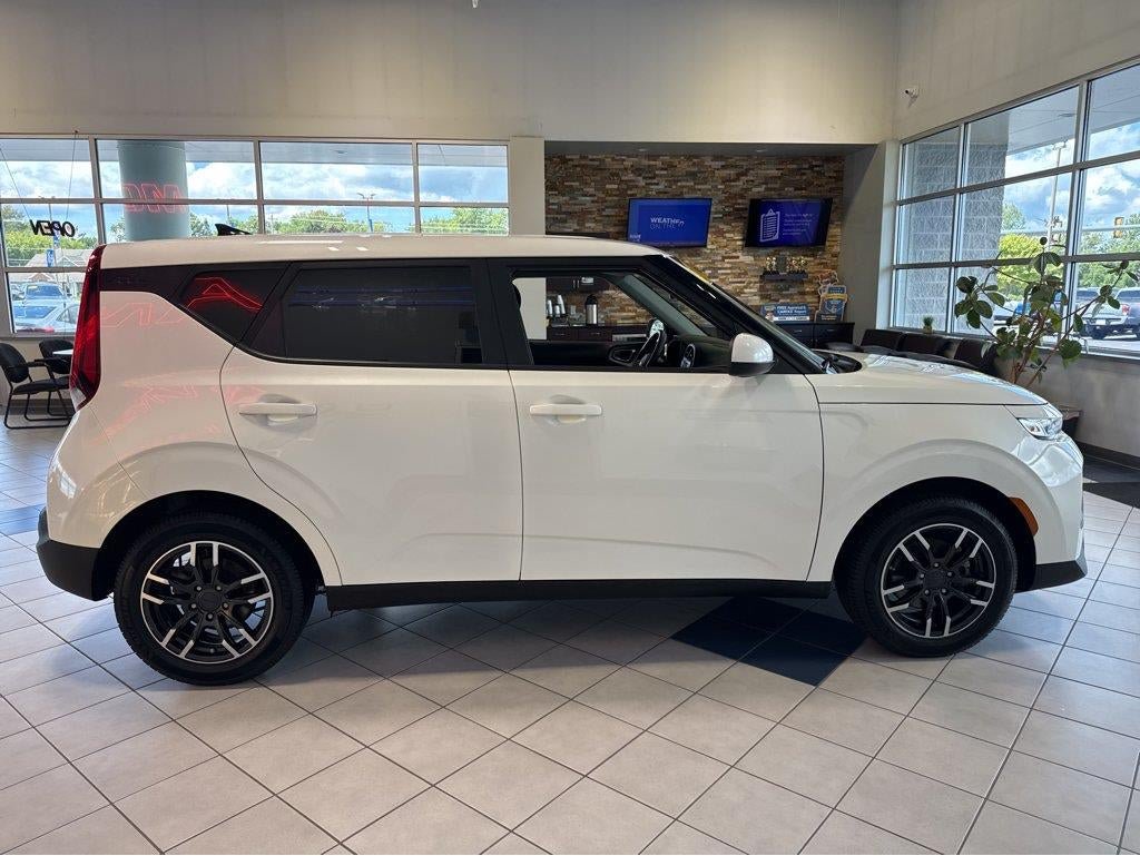 Used 2021 Kia Soul LX FWD image 16