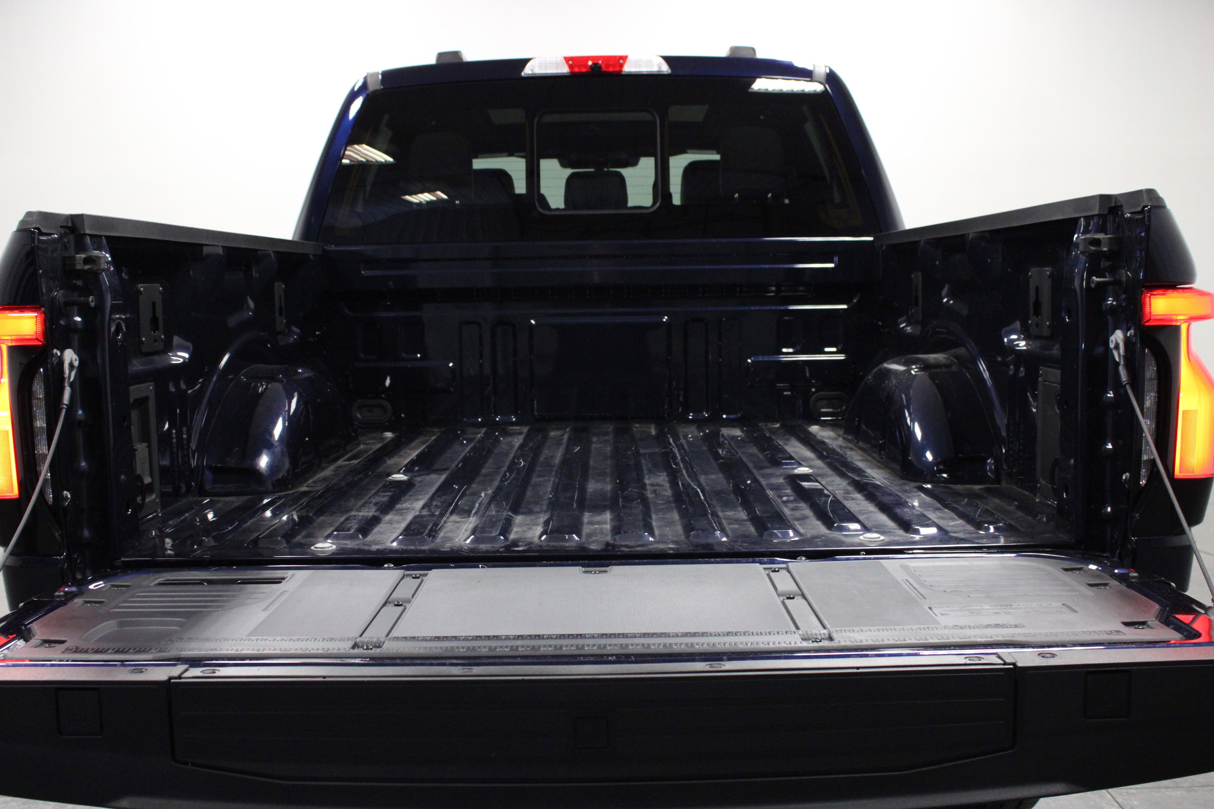 Used 2024 Ford F150 Lightning Lariat image 14