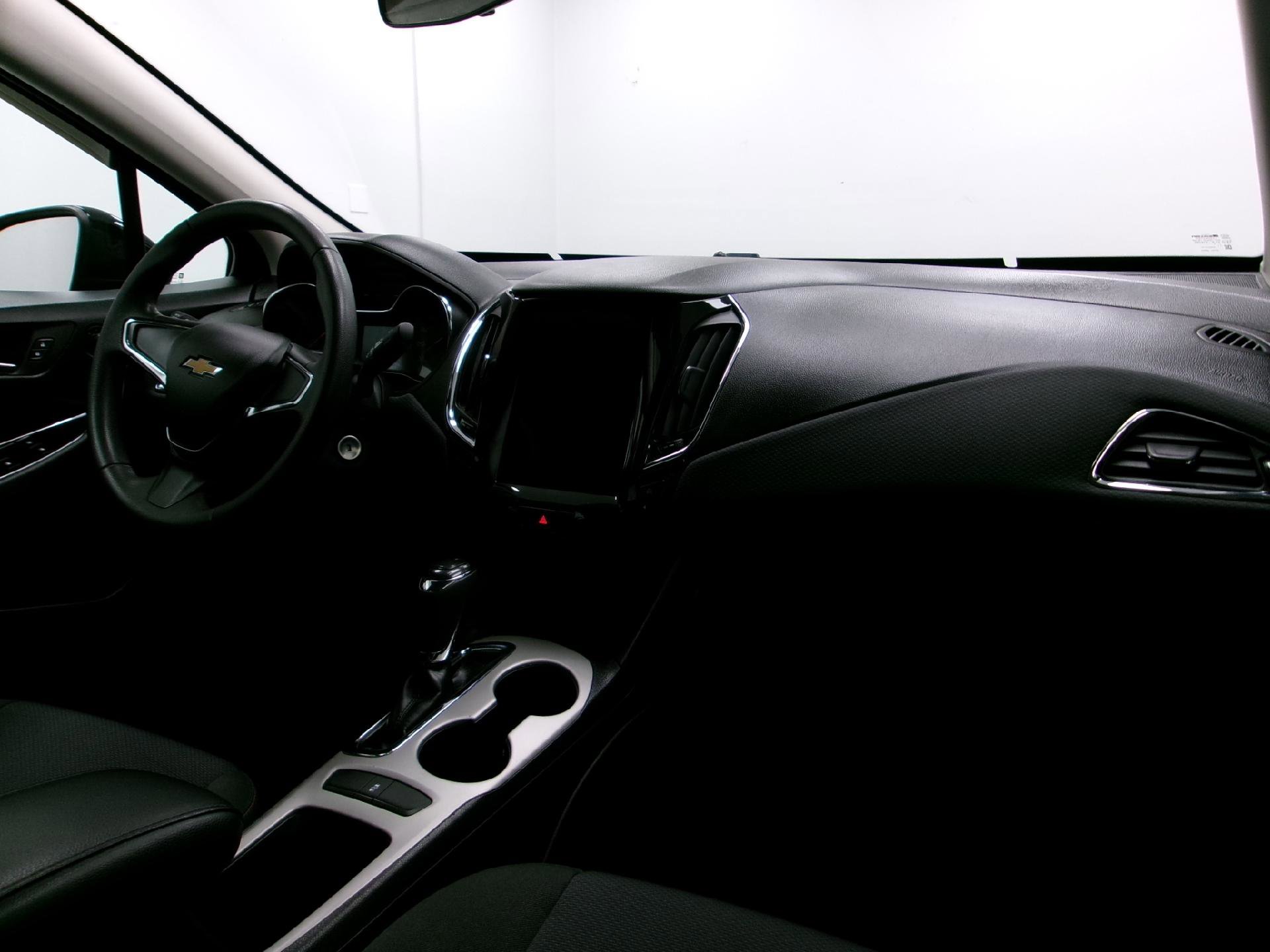 Used 2018 Chevrolet Cruze LS image 3