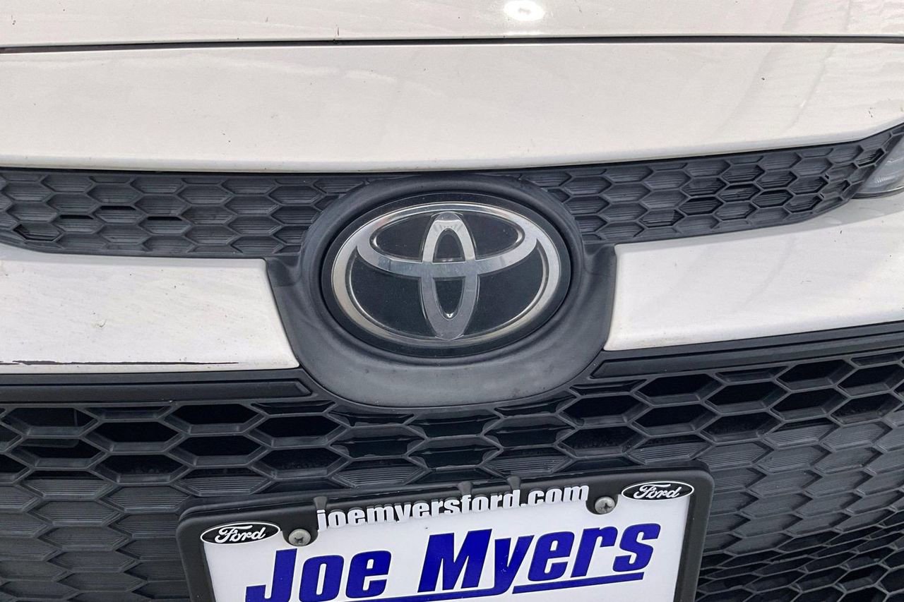 Used 2021 Toyota Corolla LE FWD image 27