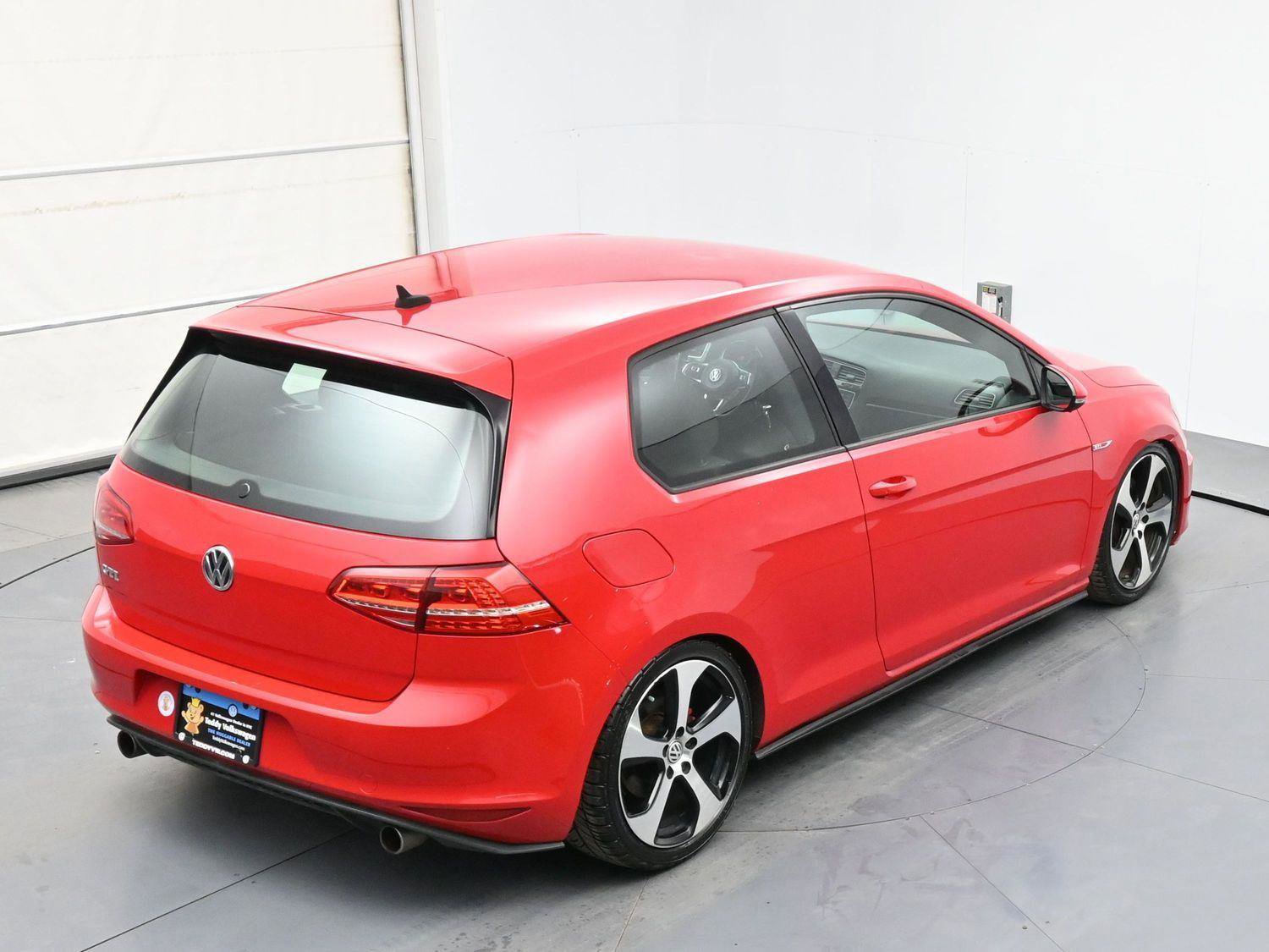 Used 2015 Volkswagen Golf S image 32