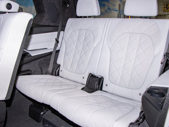 Used 2025 BMW X7 xDrive40i w/ Executive Package image 23