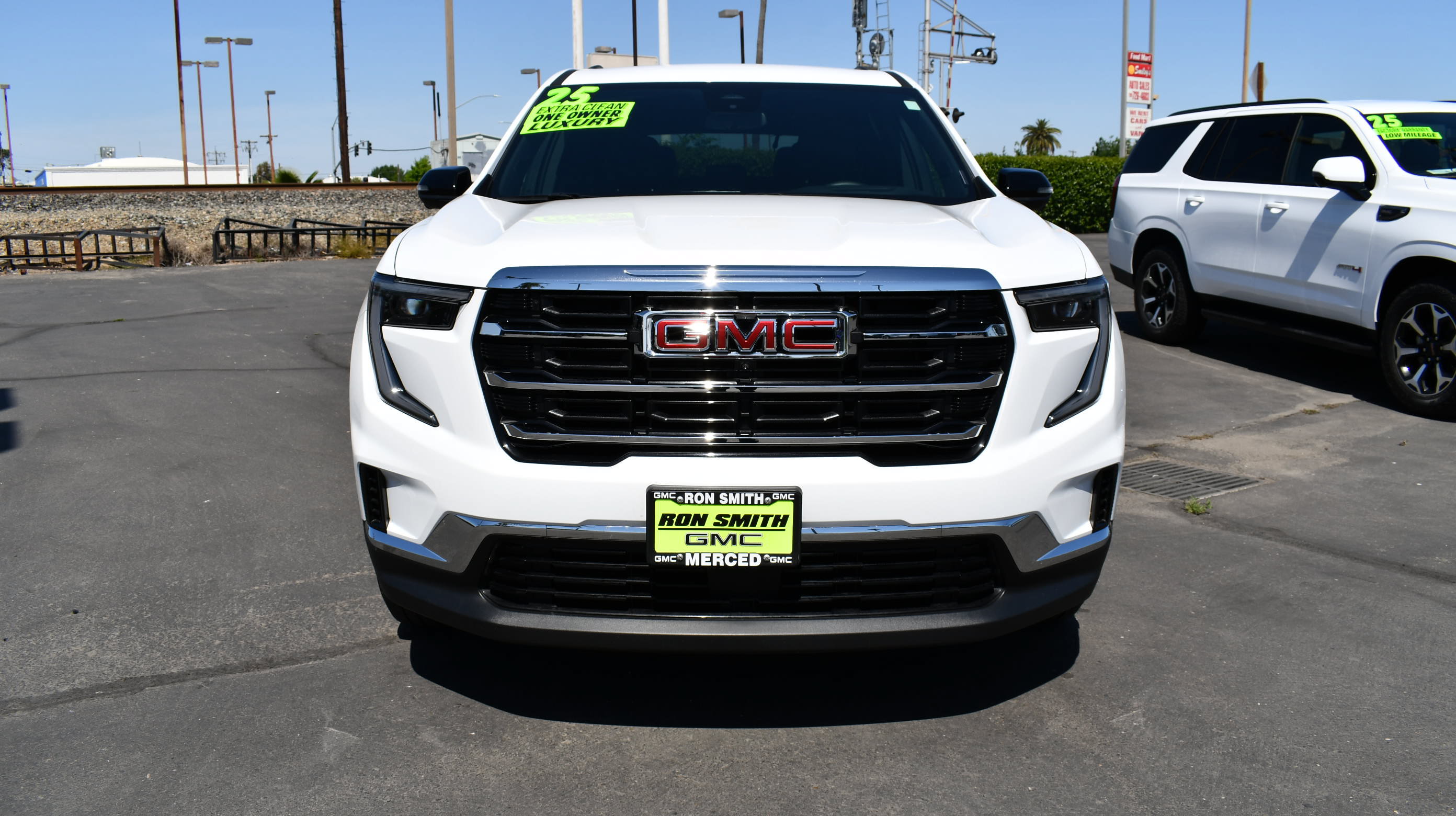 Used 2025 GMC Acadia Elevation AWD/4WD image 3