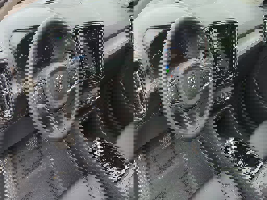 Used 2023 Volvo XC40 B5 Plus w/ Driver Assist Package image 2