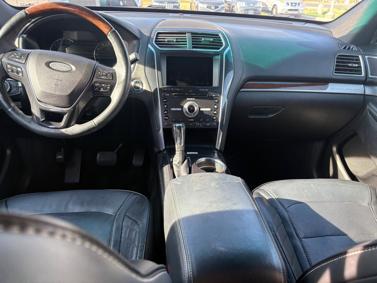 Used 2017 Ford Explorer Platinum image 14