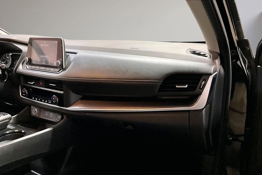 Used 2023 Nissan Rogue SV image 26