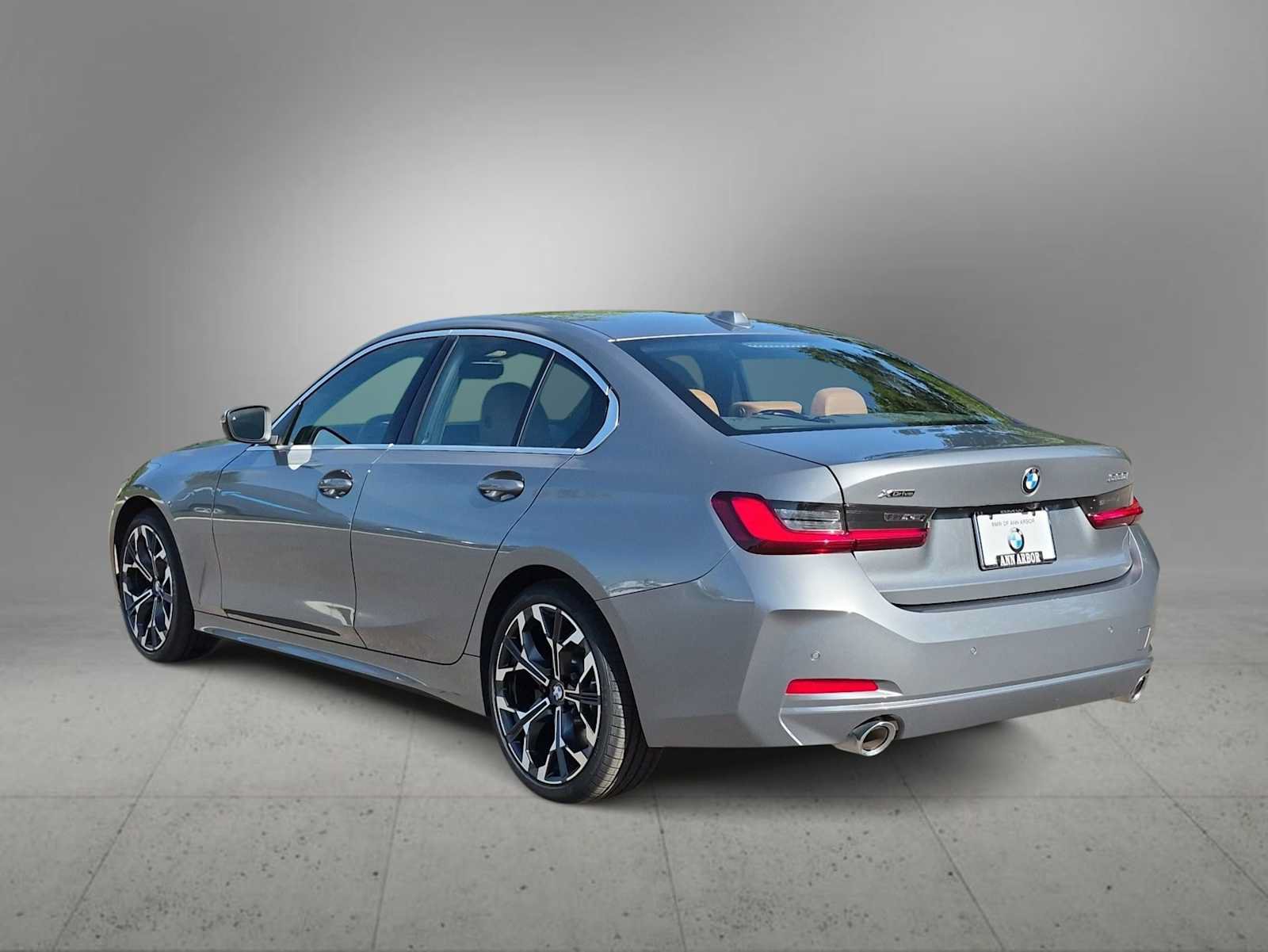 Used 2025 BMW 330i xDrive Sedan w/ Premium Package AWD/4WD image 6