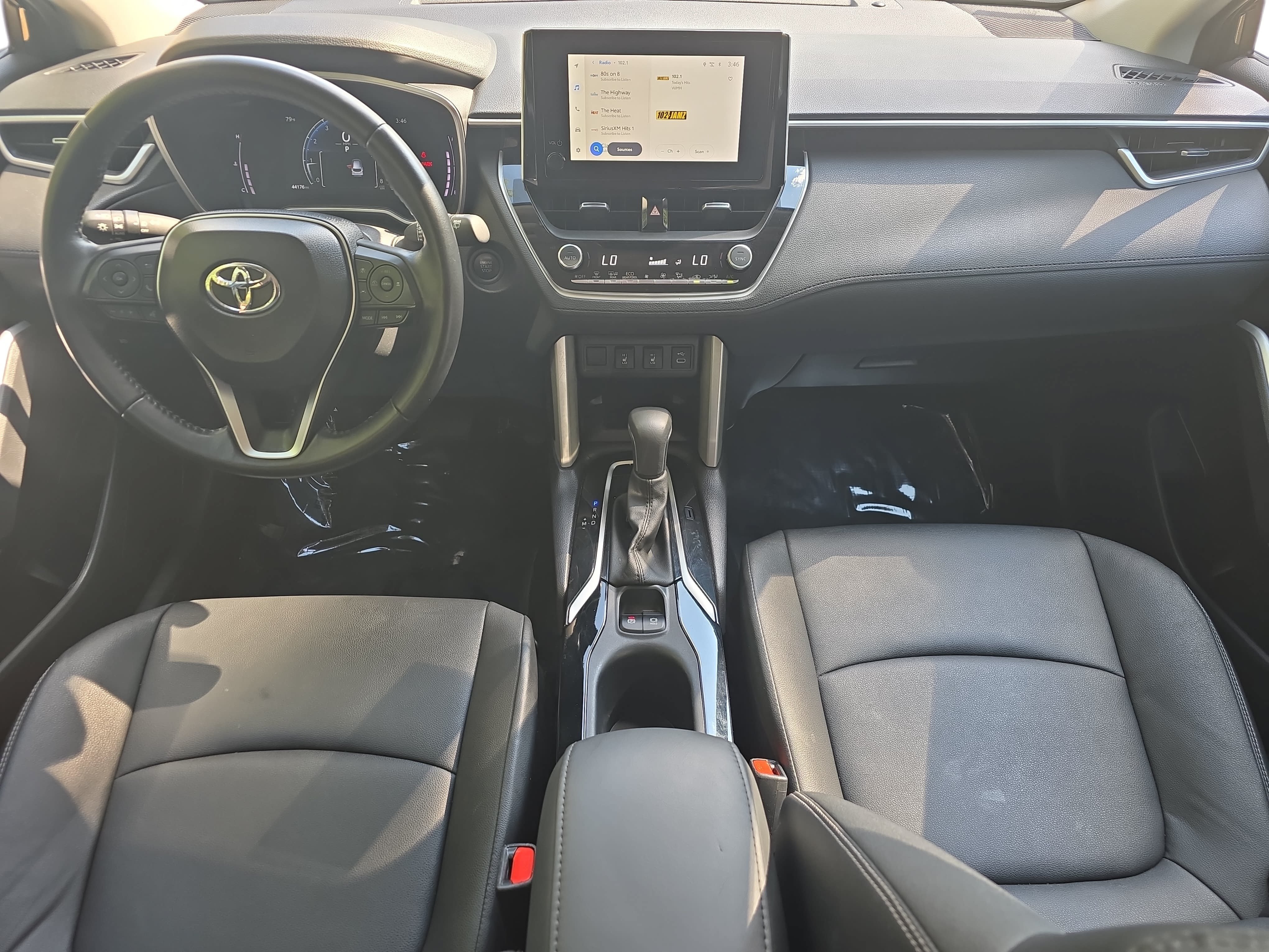 Used 2025 Toyota Corolla Cross XLE FWD image 9