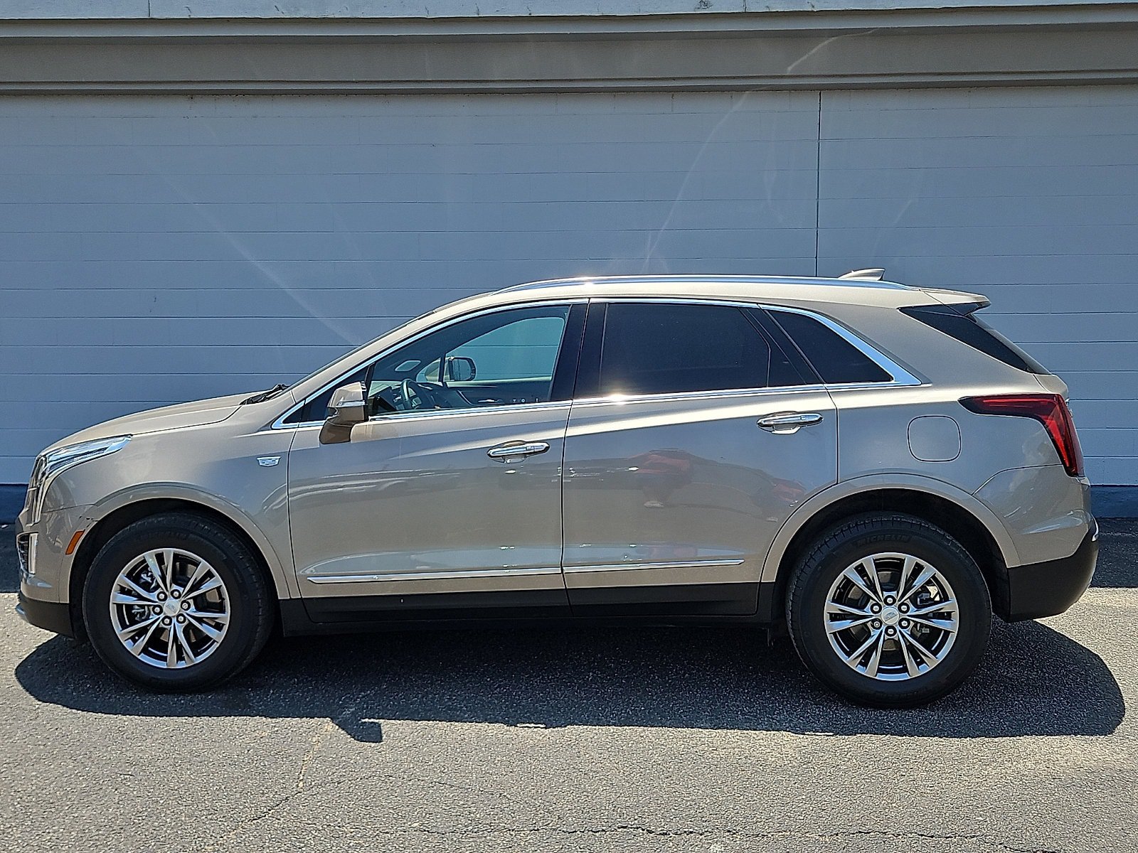 Certified 2023 Cadillac XT5 Premium Luxury w/ LPO, Floor Liner Package FWD image 2