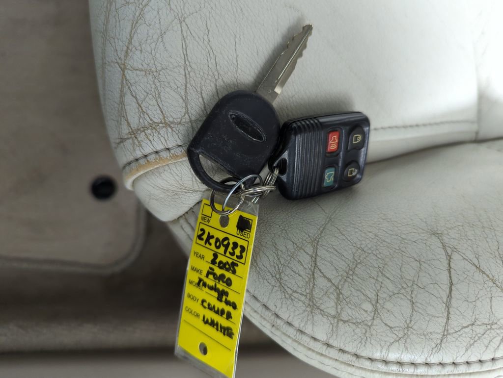 Used 2005 Ford Thunderbird 50th Anniversary image 20