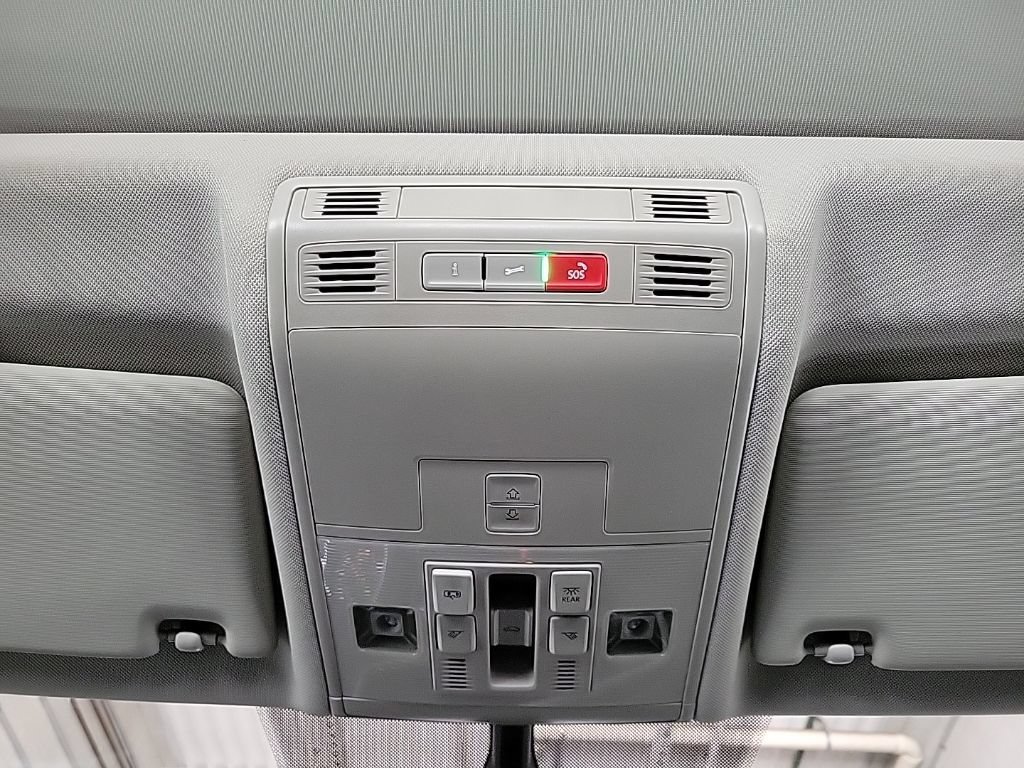 Used 2020 Volkswagen Tiguan SE w/ Panoramic Sunroof Package AWD/4WD image 32