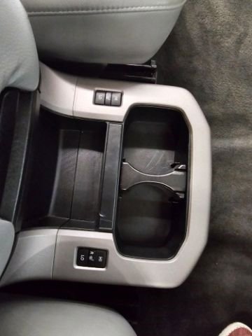 Used 2013 Toyota Sequoia Platinum image 39