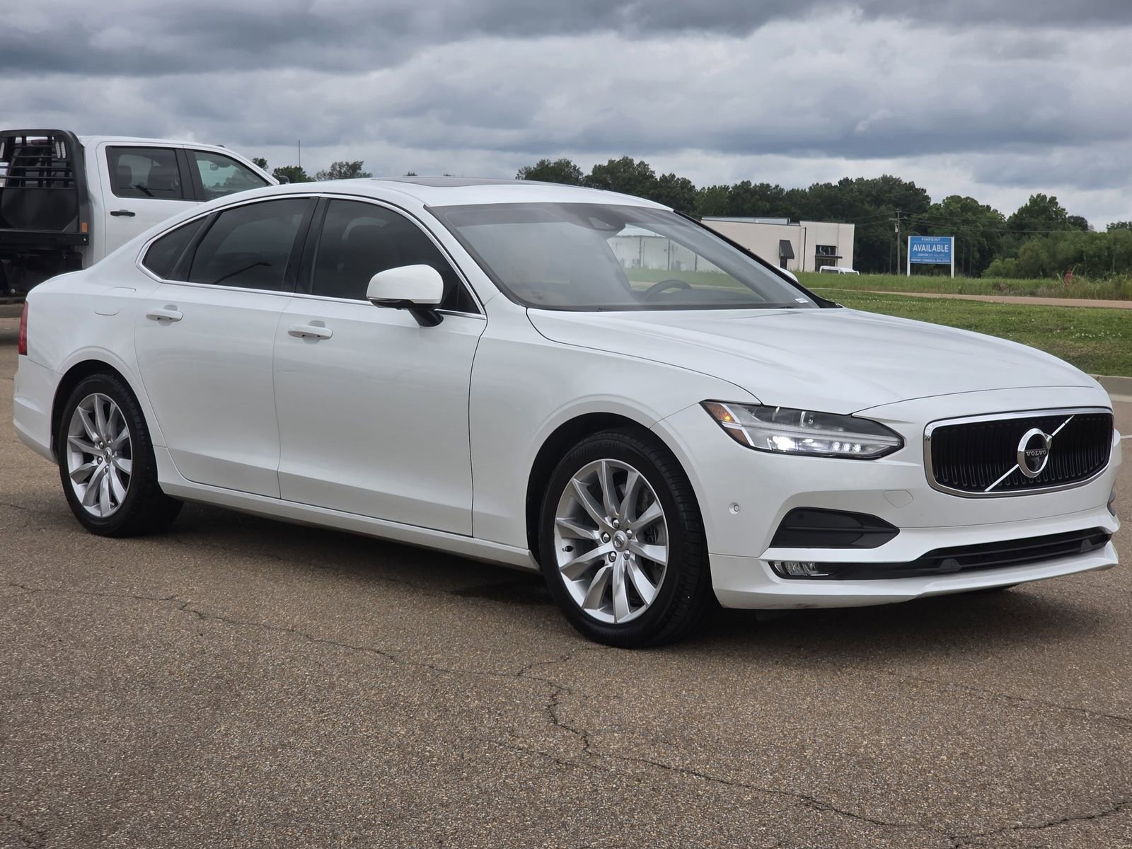 Used 2017 Volvo S90 T6 Momentum w/ Vision Package AWD/4WD image 3