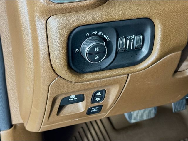 Used 2019 RAM 1500 Laramie AWD/4WD image 13