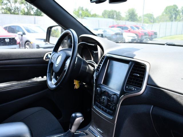 Used 2016 Jeep Grand Cherokee Laredo w/ Quick Order Package 23E AWD/4WD image 28