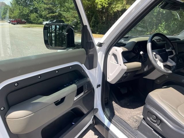 Certified 2025 Land Rover Defender 110 X-Dynamic SE AWD/4WD image 4