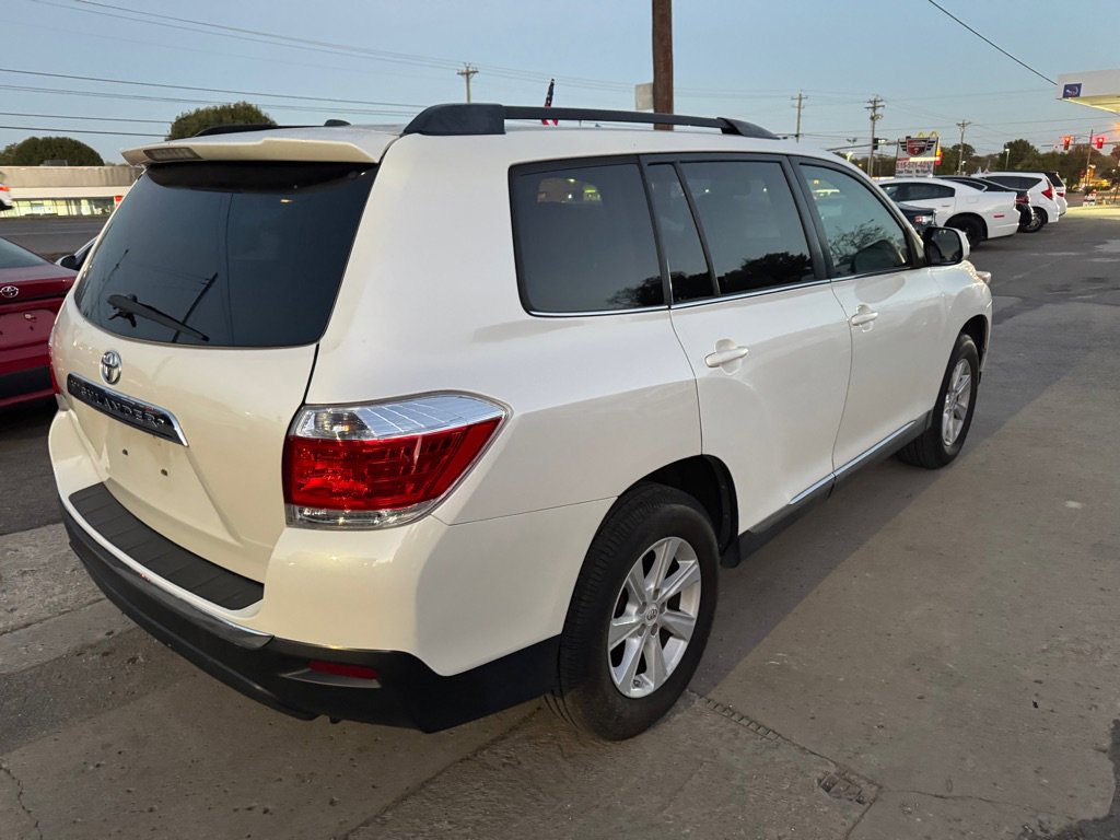 Used 2012 Toyota Highlander SE w/ Tow Pkg image 5