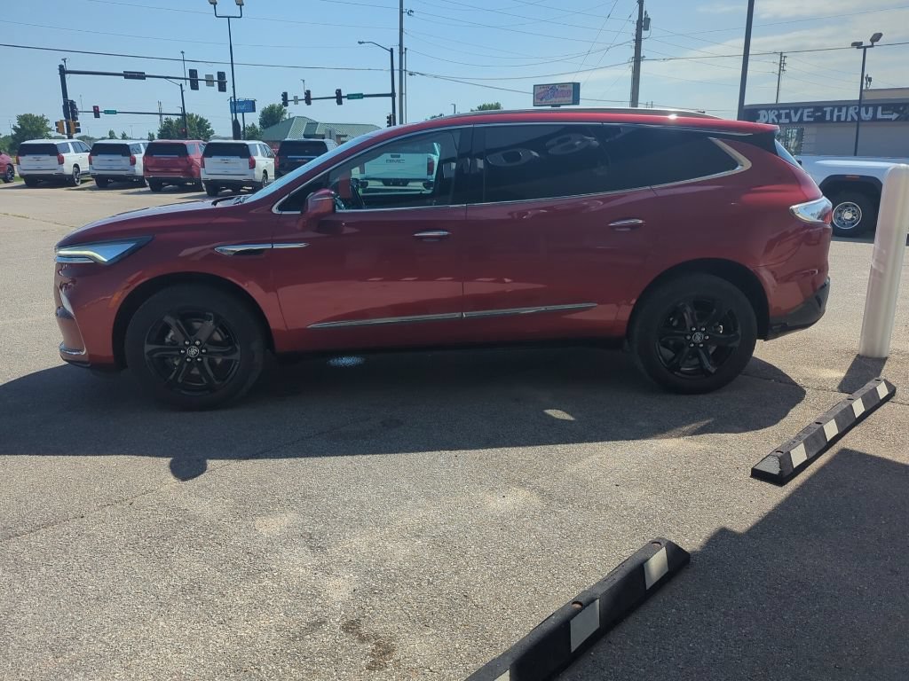 Used 2023 Buick Enclave Essence w/ Sport Touring Edition FWD image 3