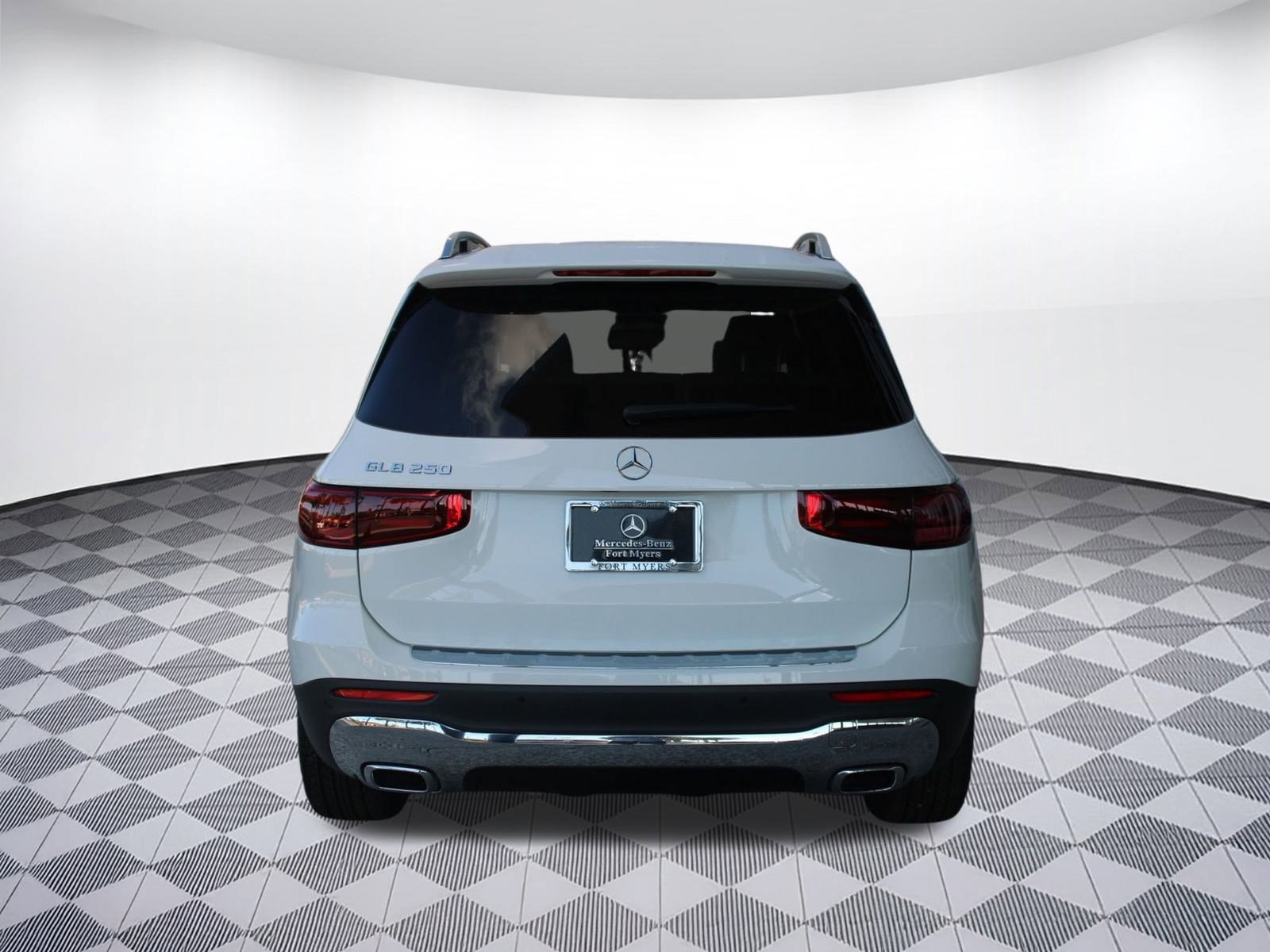 Used 2026 Mercedes-Benz GLB 250 image 10