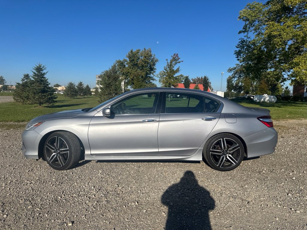 Used 2016 Honda Accord Touring image 8