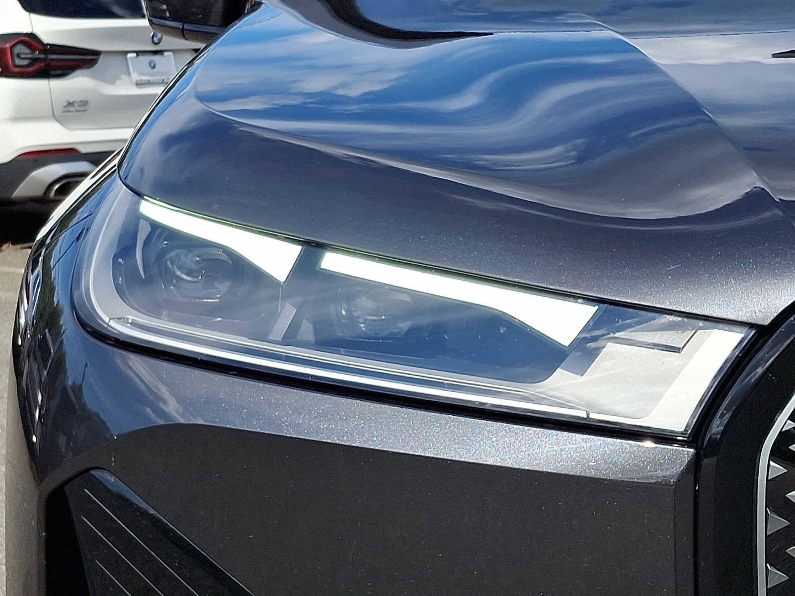 Used 2025 BMW iX xDrive50 w/ Premium Package image 9