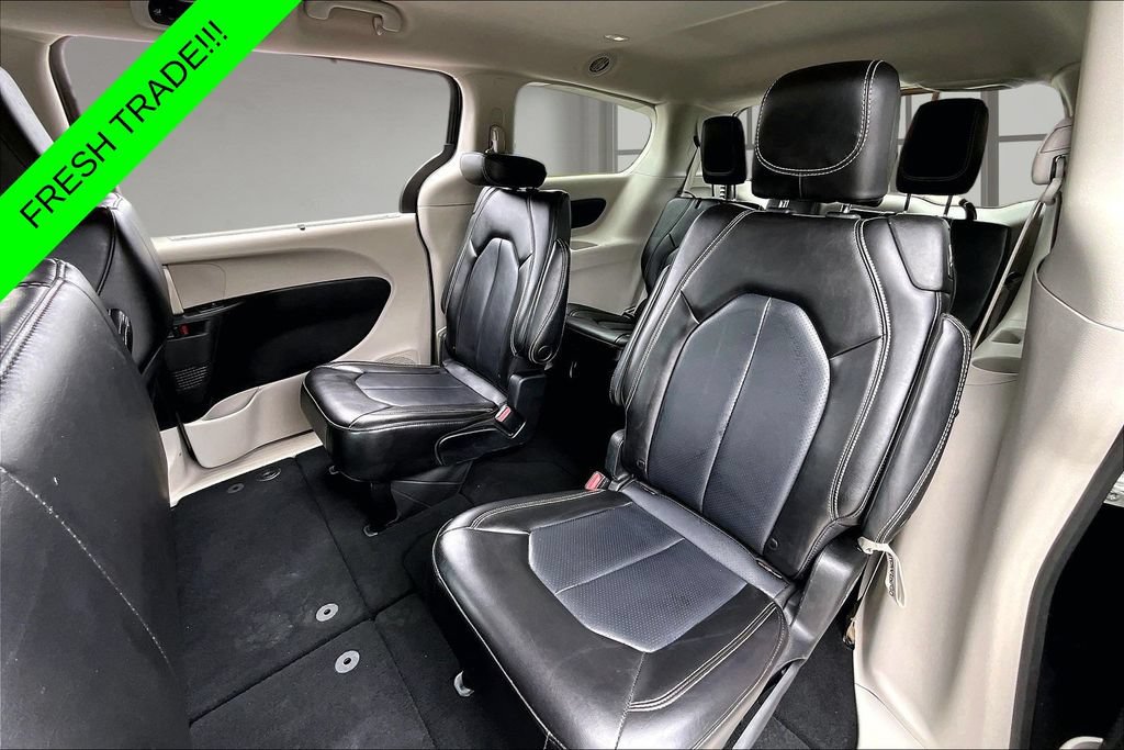 Used 2023 Chrysler Pacifica Touring-L FWD image 21