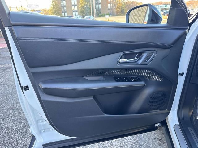 Used 2023 Nissan Ariya AWD image 10