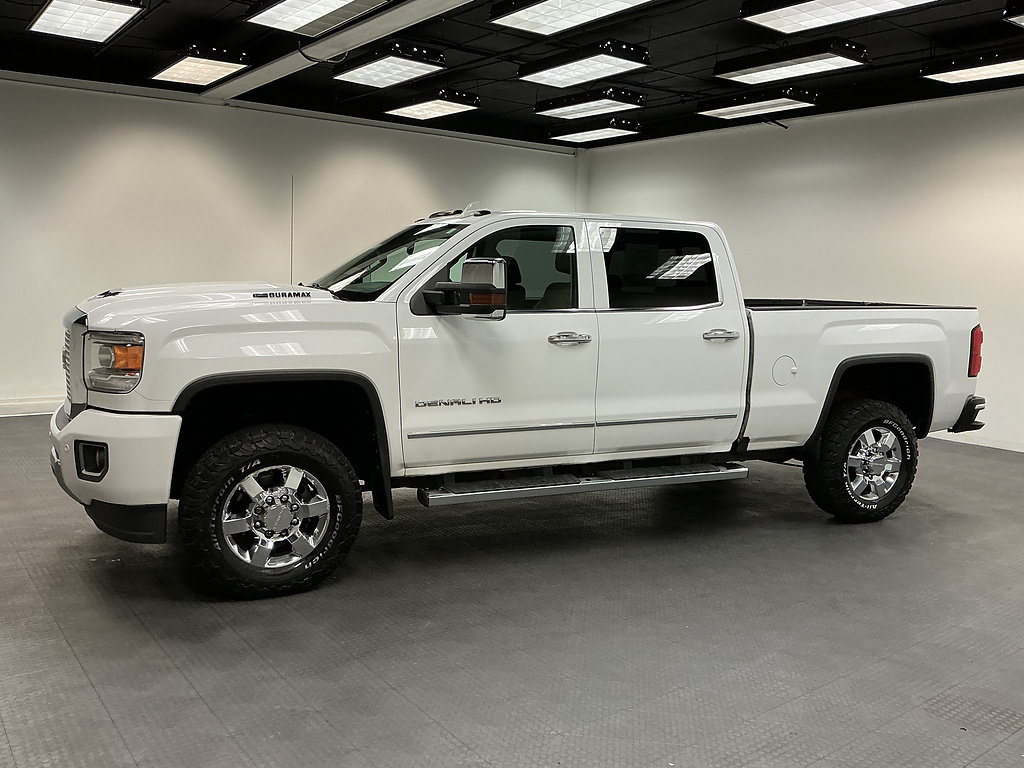Used 2017 GMC Sierra 3500 Denali w/ Duramax Plus Package AWD/4WD image 2