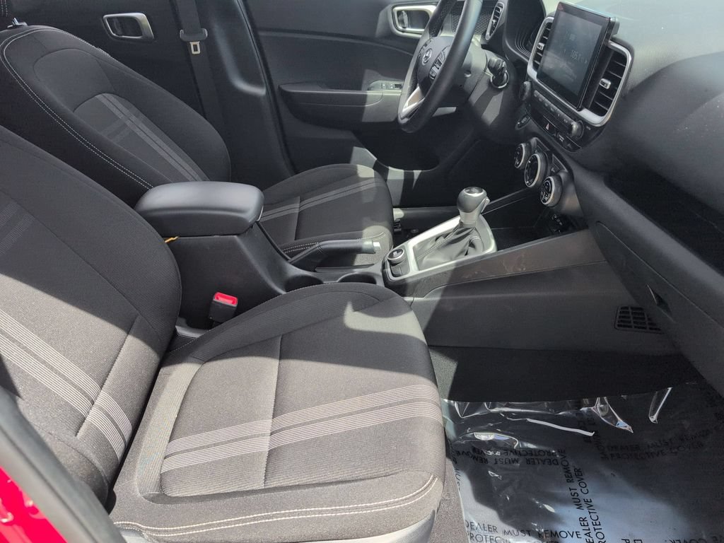 Used 2025 Hyundai Venue SEL FWD image 30