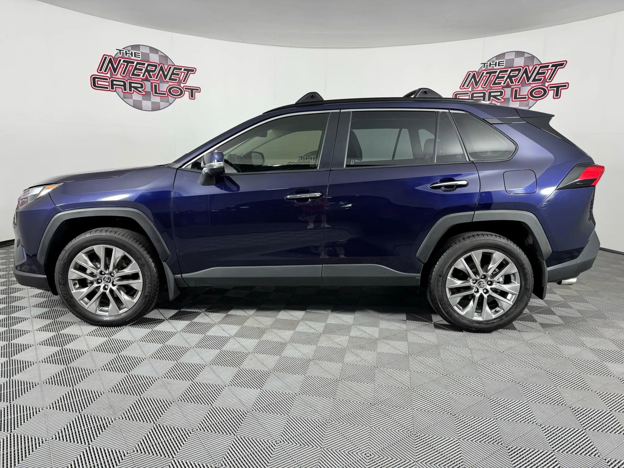 Used 2023 Toyota RAV4 Limited FWD image 4