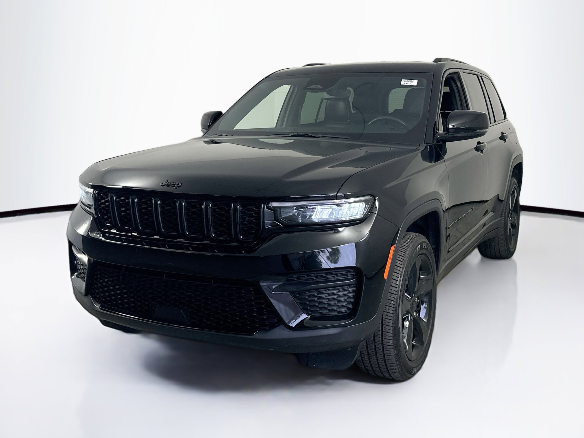 Used 2023 Jeep Grand Cherokee Altitude image 1