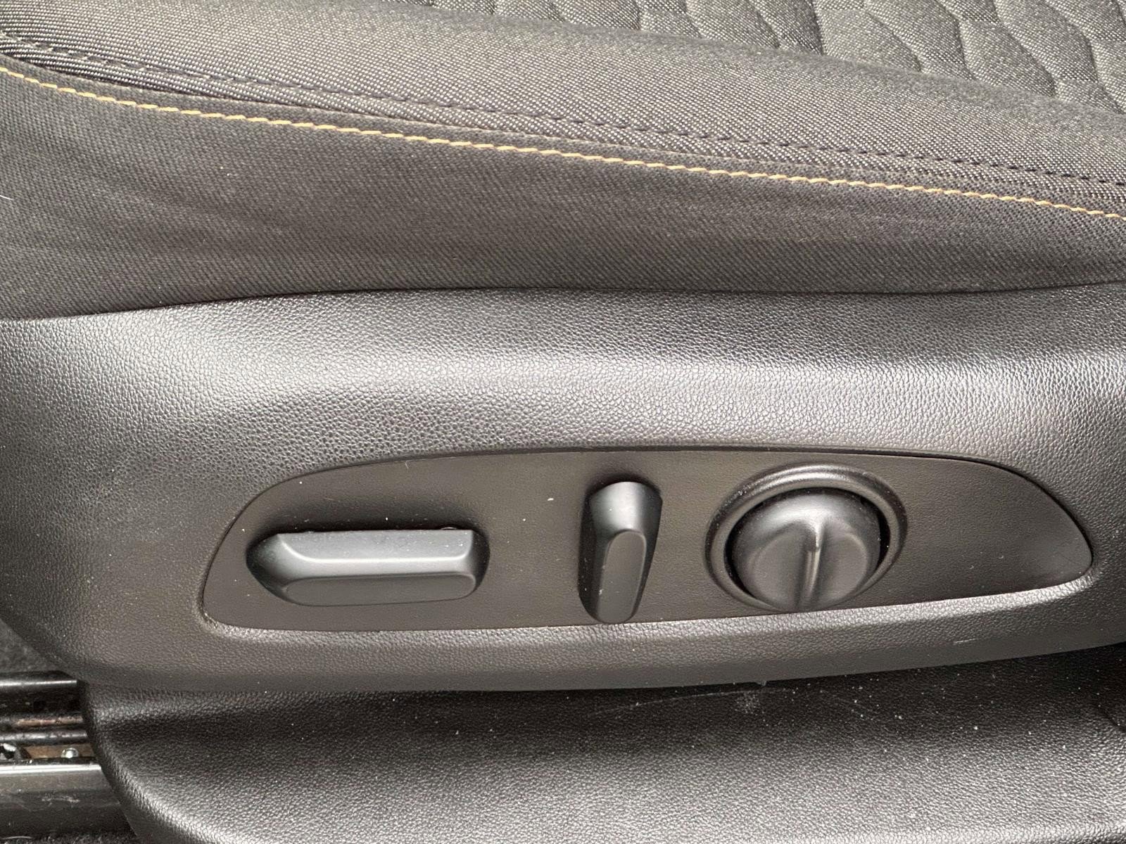 Used 2021 Chevrolet Equinox LT image 11