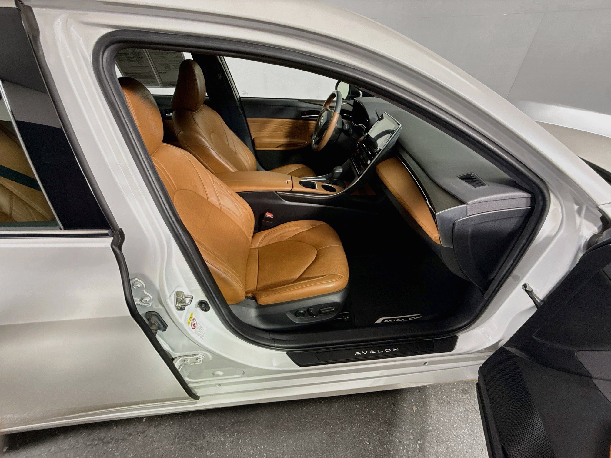 Certified 2019 Toyota Avalon Limited w/ Advanced Safety Package FWD image 28