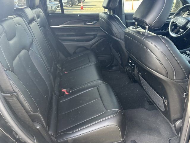 Used 2024 Jeep Grand Cherokee Limited w/ Luxury Tech Group II image 17