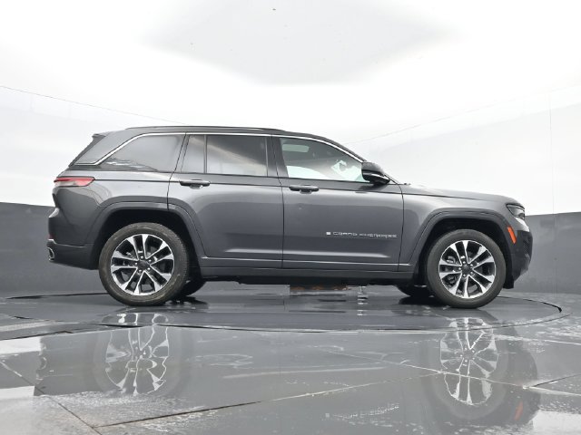 Used 2022 Jeep Grand Cherokee Overland w/ Luxury Tech Group IV AWD/4WD image 28