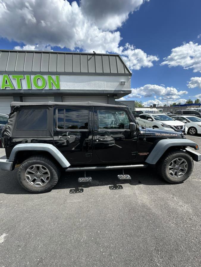 Used 2015 Jeep Wrangler Unlimited Rubicon w/ Connectivity Group AWD/4WD image 7