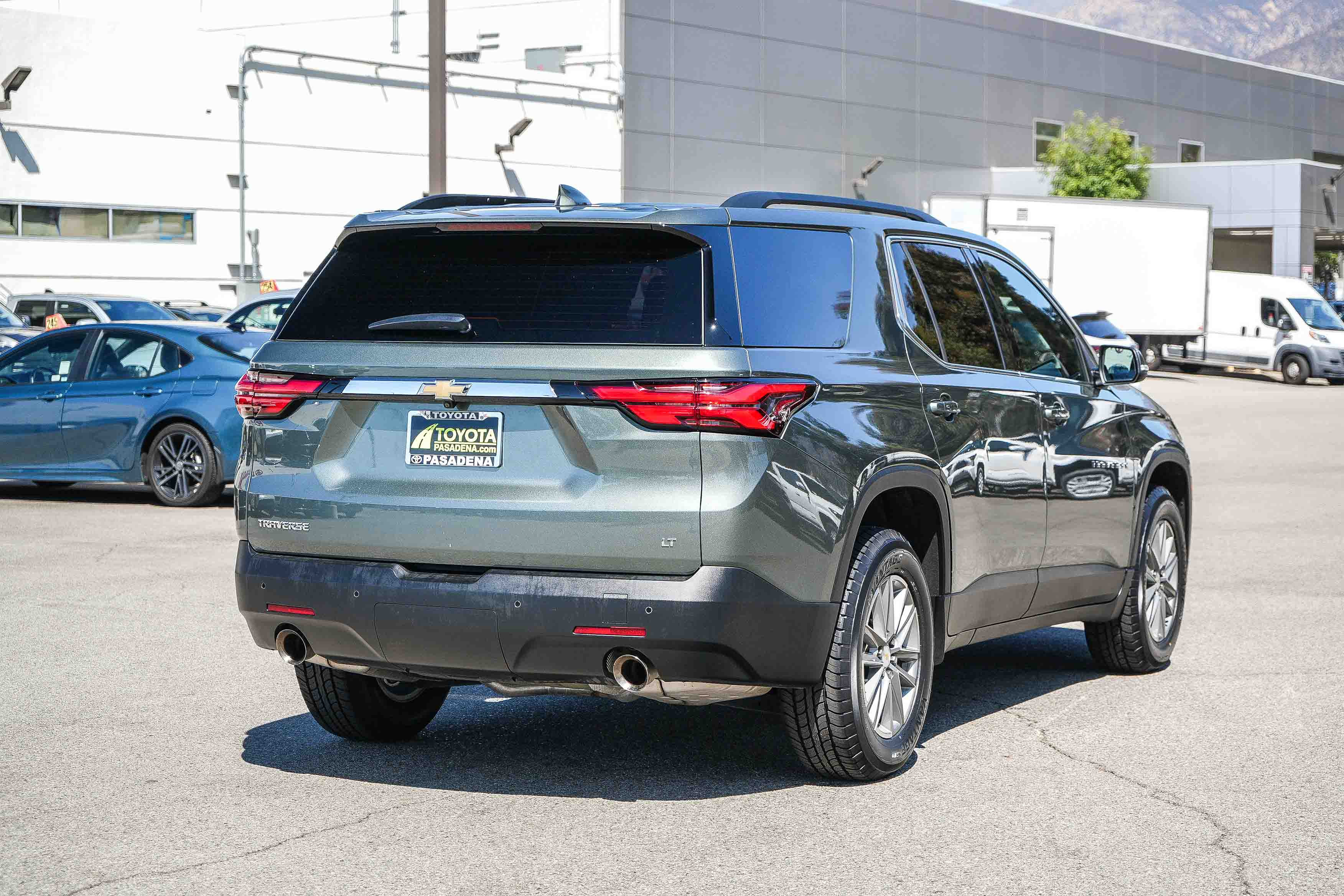 Used 2022 Chevrolet Traverse LT FWD image 6