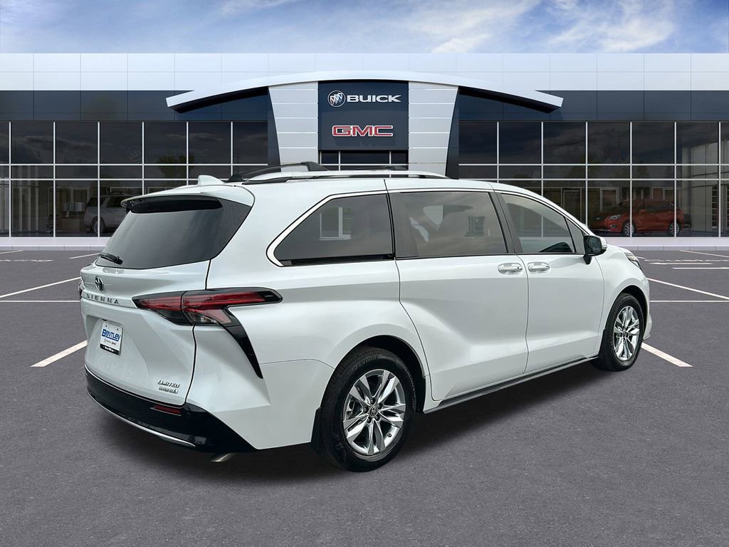 Used 2024 Toyota Sienna Limited image 5