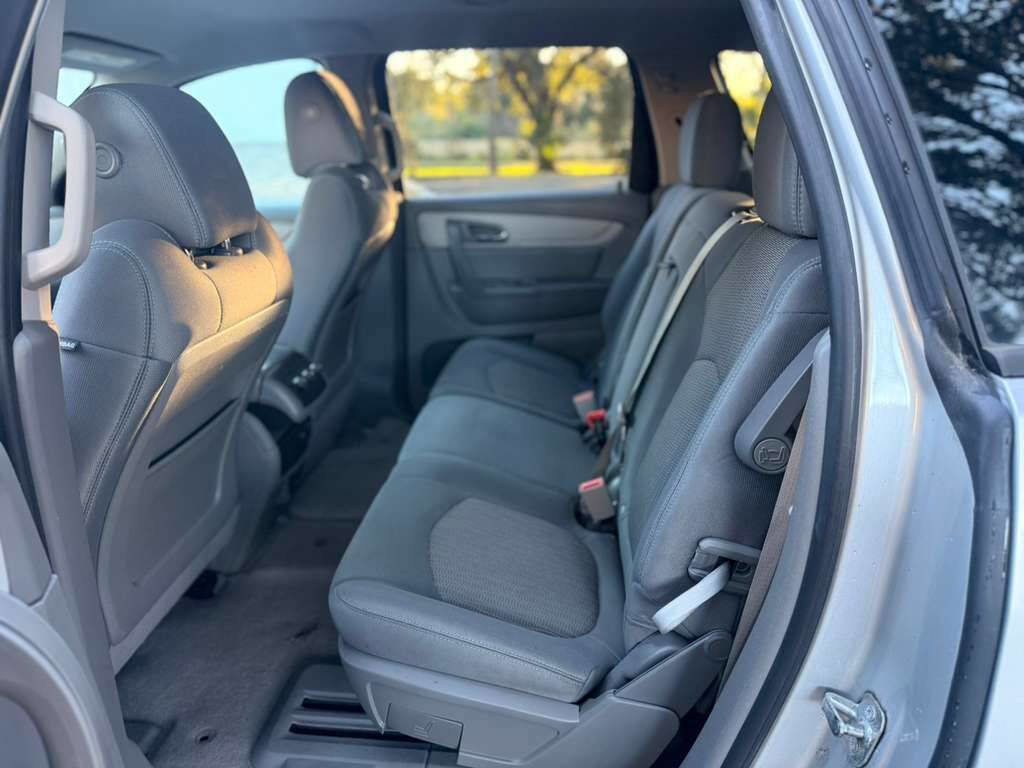 Used 2017 Chevrolet Traverse LS FWD image 8