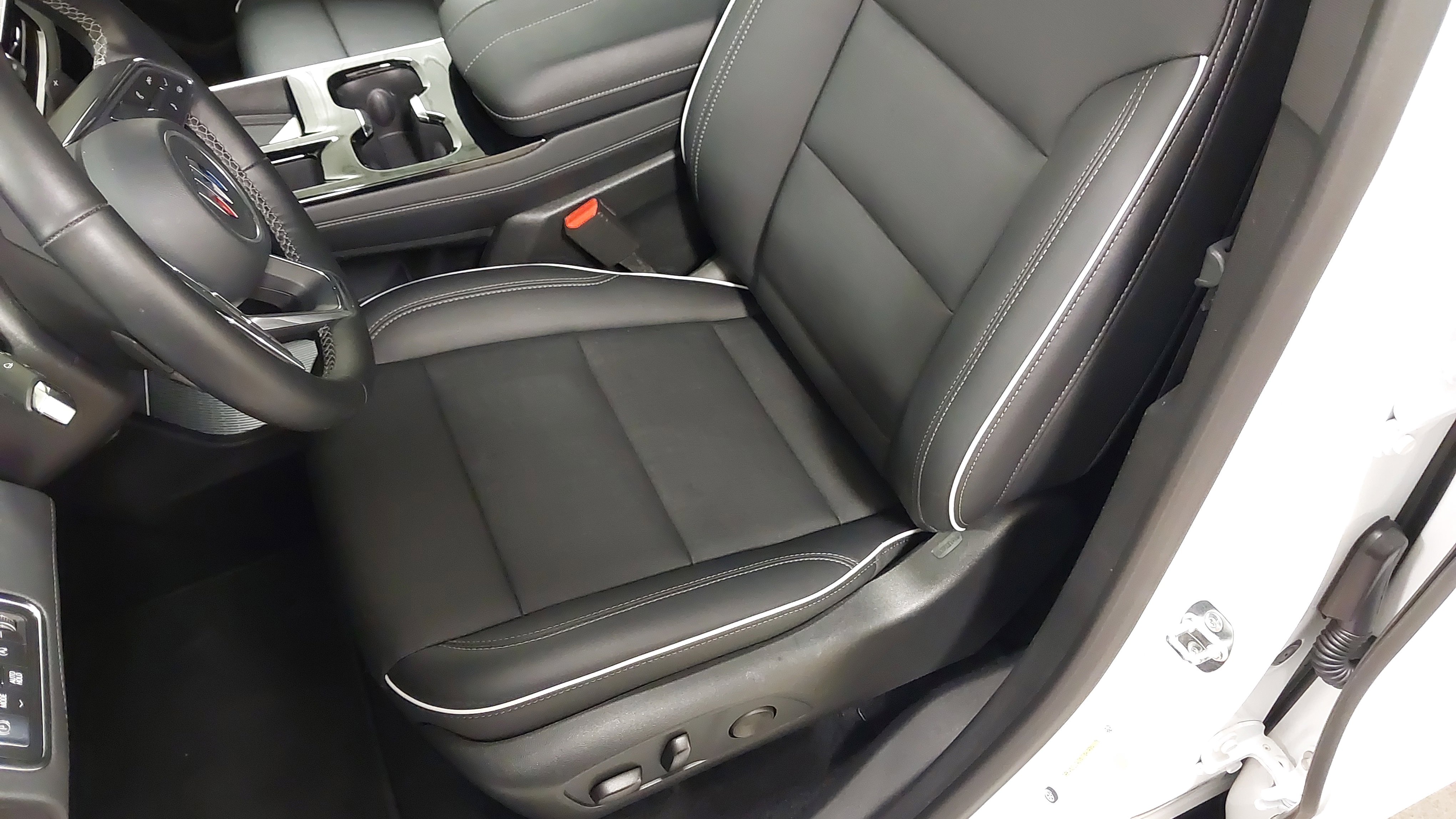Used 2025 Buick Enclave Preferred AWD/4WD image 22