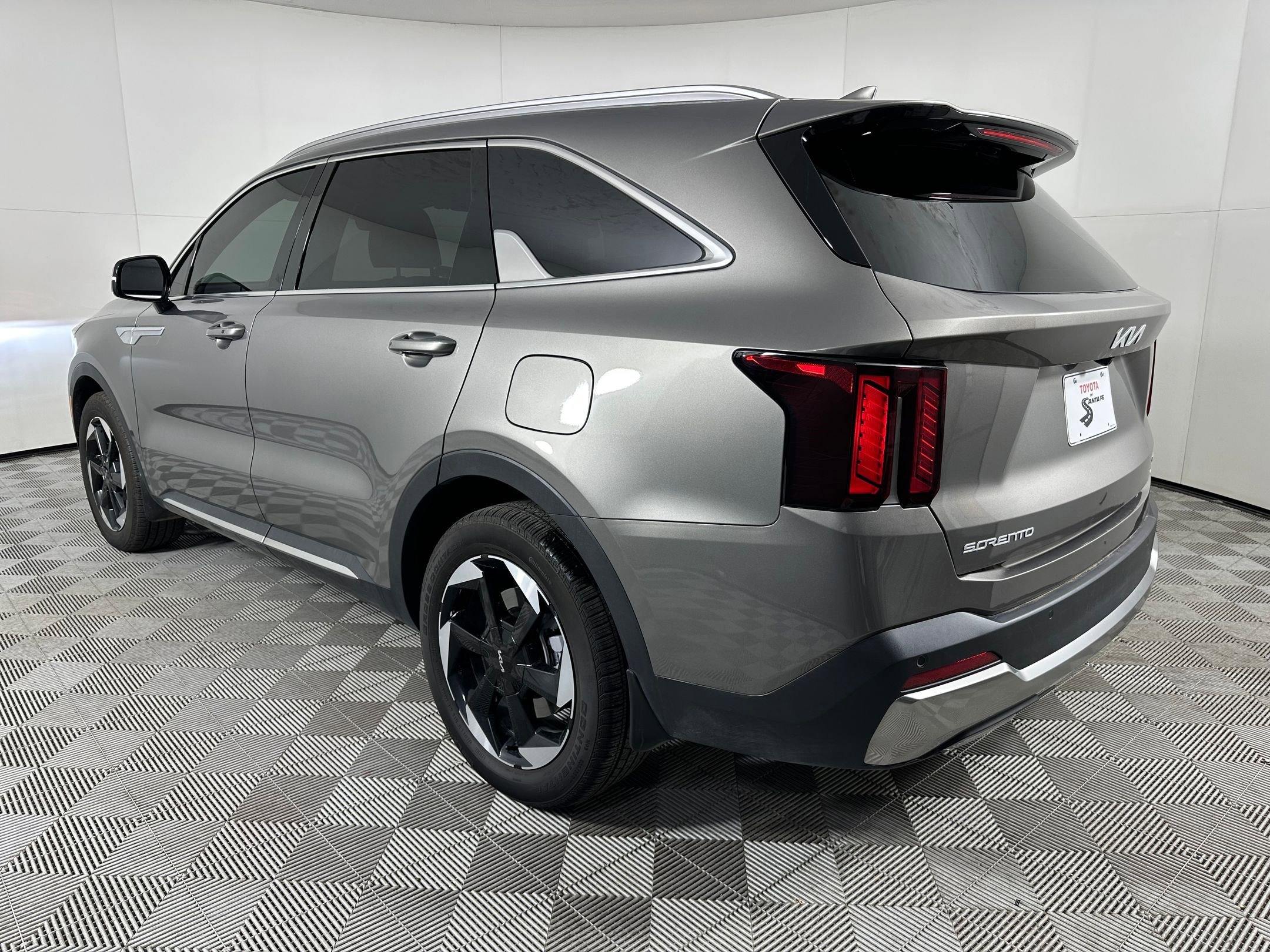 Used 2025 Kia Sorento EX image 3