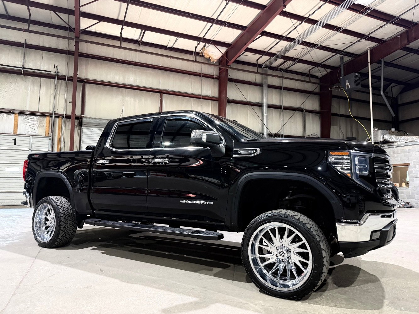 Used 2022 GMC Sierra 1500 SLT w/ SLT Convenience Package AWD/4WD image 4
