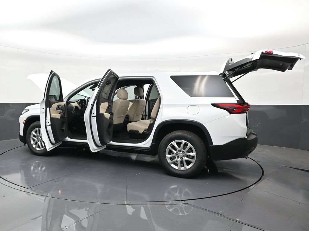 Used 2023 Chevrolet Traverse LS FWD image 31