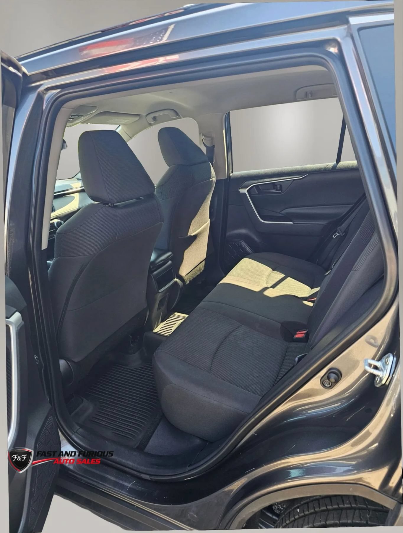 Used 2021 Toyota RAV4 LE AWD/4WD image 7