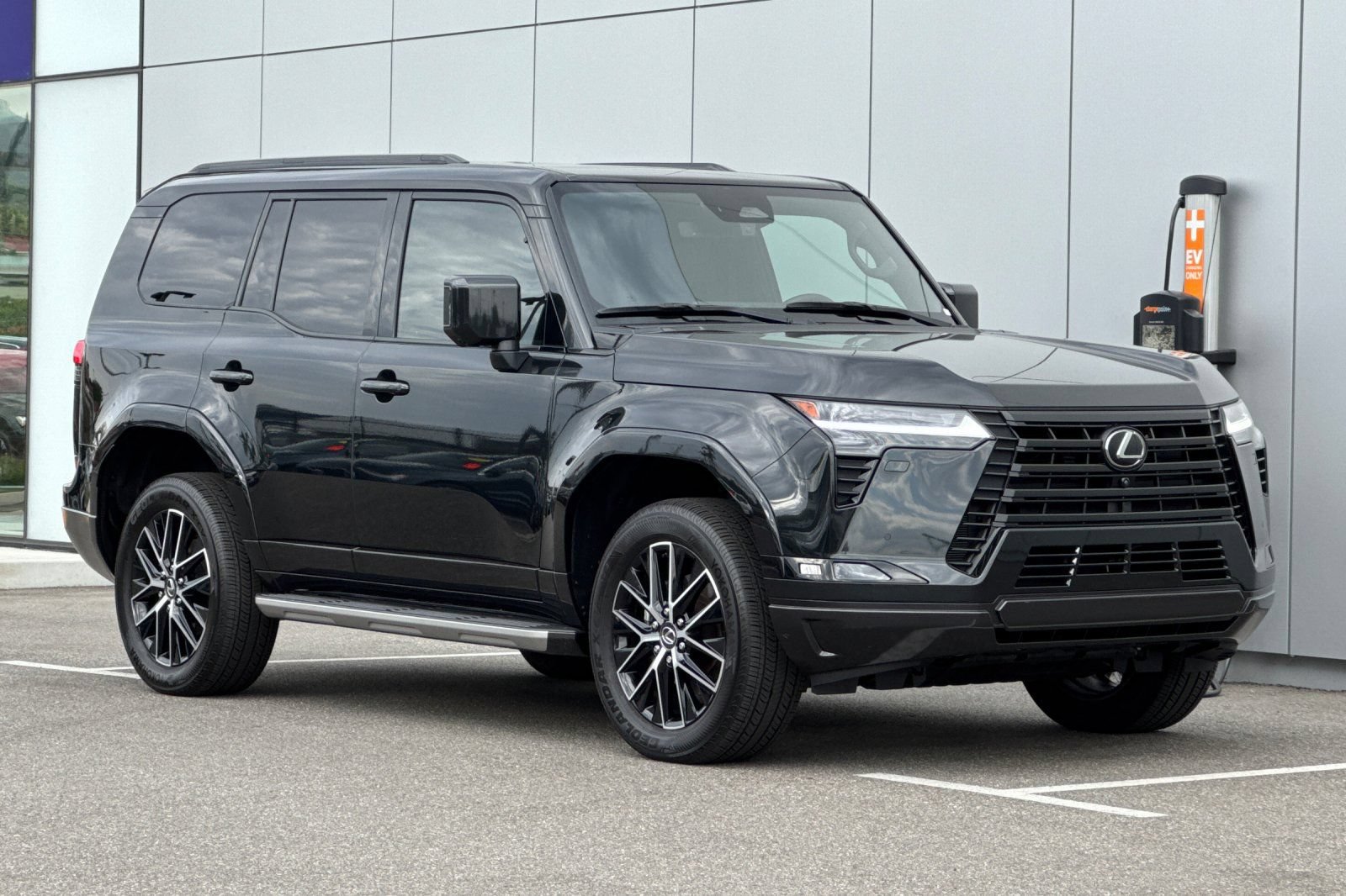 Used 2025 Lexus GX 550 w/ Accessory Package (Z1) AWD/4WD image 7