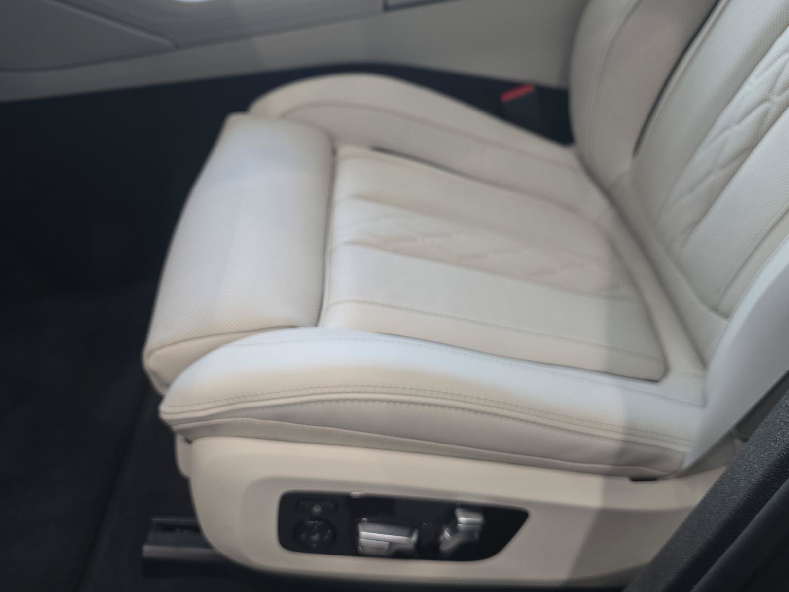 New 2027 BMW X6 M60i AWD/4WD image 15